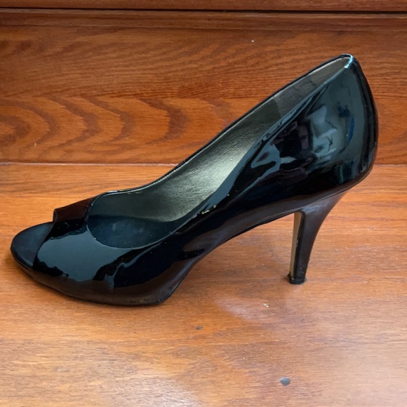 Banana Republic Peep Toe 4 Inch Heels - Picture 6 of 15